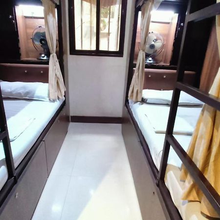 Almas Dormitory 24 Hours Aircondition Mumbai Exteriör bild