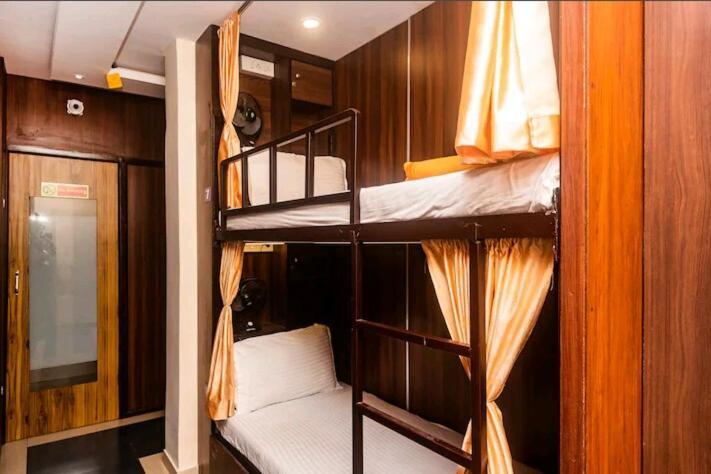 Almas Dormitory 24 Hours Aircondition Mumbai Exteriör bild
