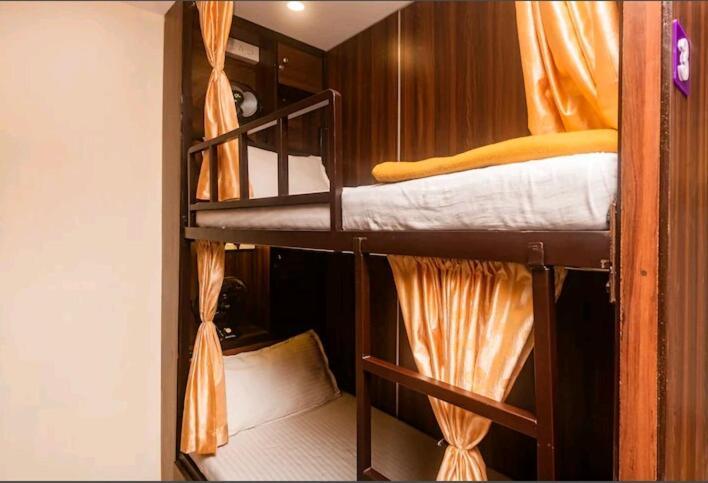 Almas Dormitory 24 Hours Aircondition Mumbai Exteriör bild