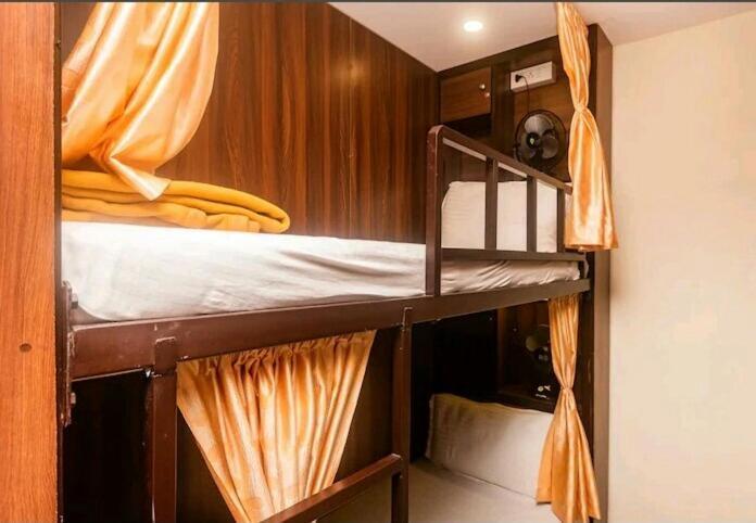 Almas Dormitory 24 Hours Aircondition Mumbai Exteriör bild