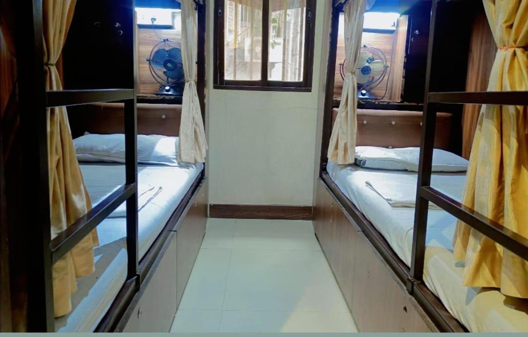 Almas Dormitory 24 Hours Aircondition Mumbai Exteriör bild