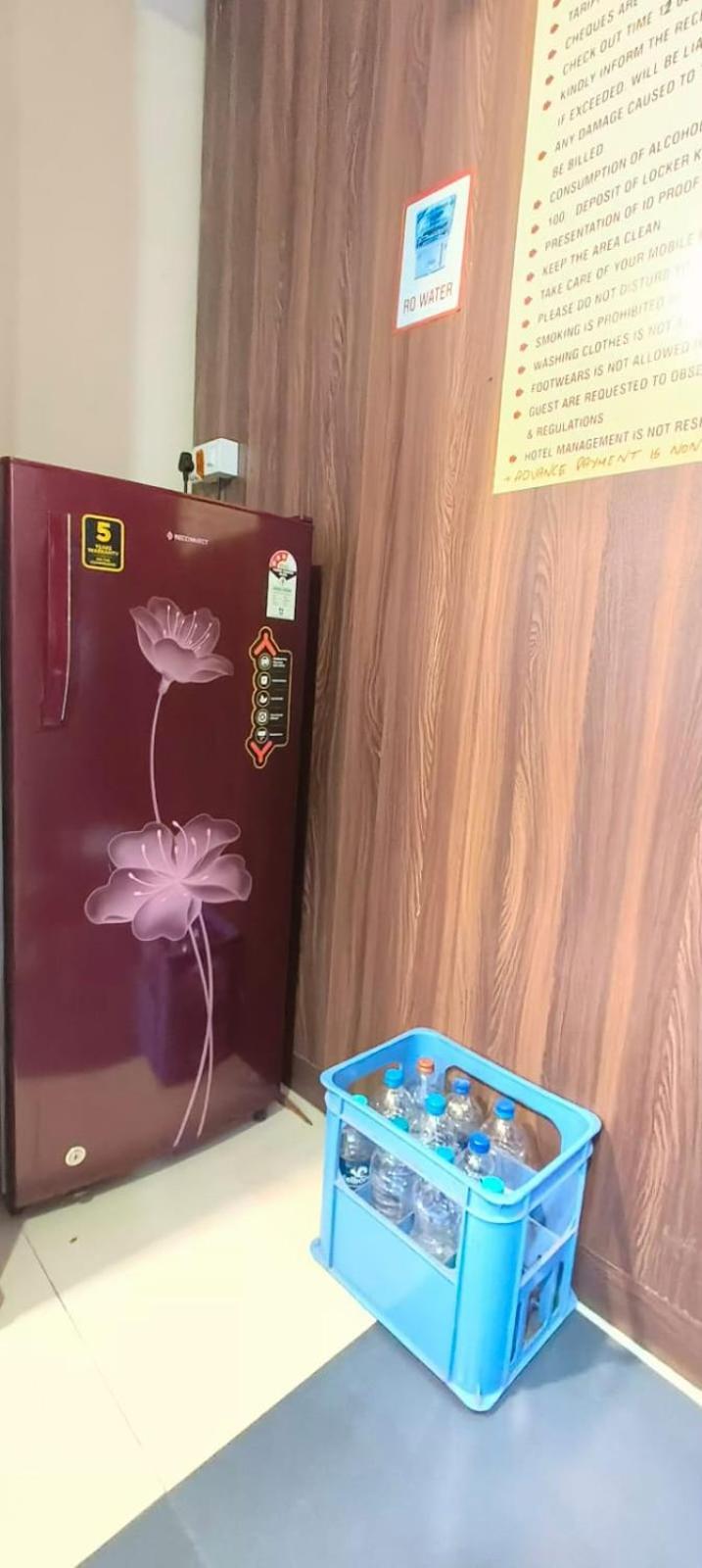 Almas Dormitory 24 Hours Aircondition Mumbai Exteriör bild