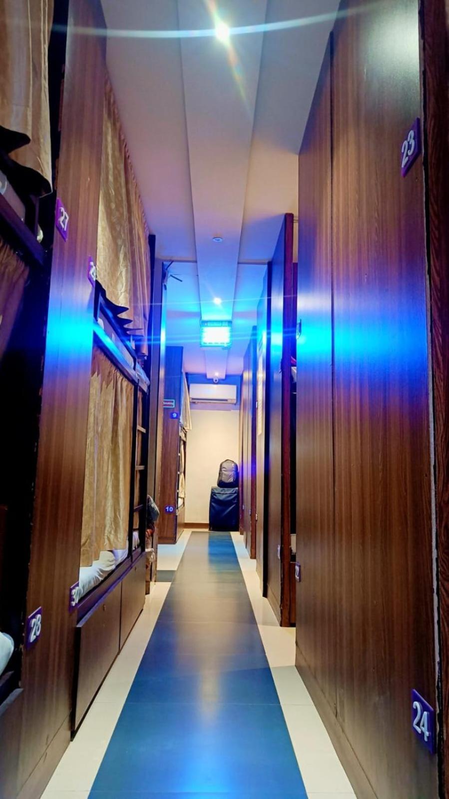 Almas Dormitory 24 Hours Aircondition Mumbai Exteriör bild