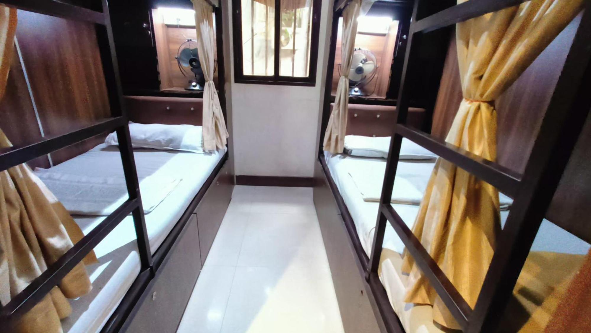 Almas Dormitory 24 Hours Aircondition Mumbai Exteriör bild